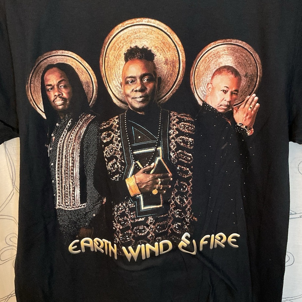 New Men's Earth Wind & Fire Graphic Black Short‎ Sleeve Tee Size Medium